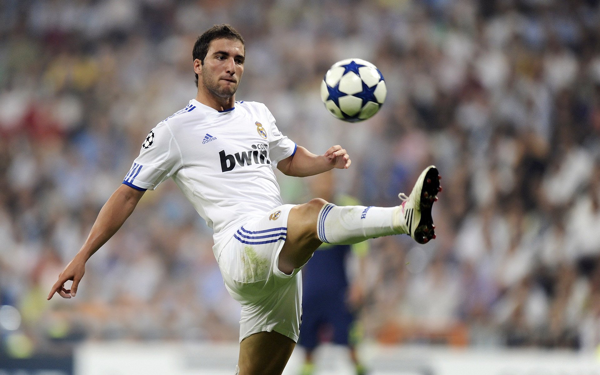 球员如何通过节奏混乱制造错位优势,篮球节奏型球员