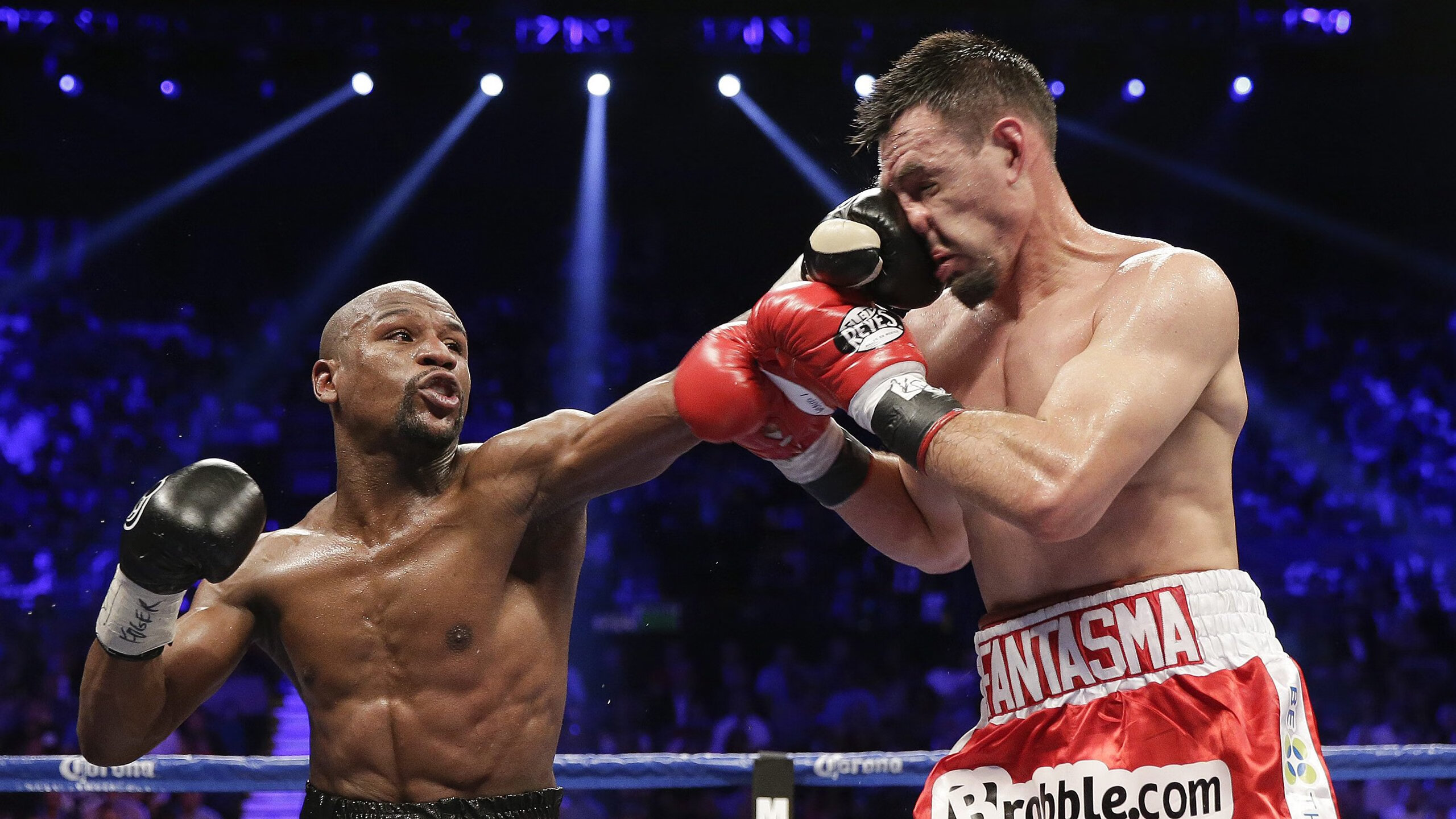 德甲现场火爆：攻守激烈，精彩迭起！，德甲榜首大战